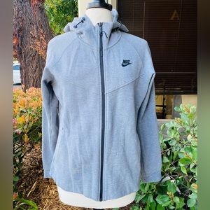 Nike gray, hooded sweatshirt in size XL